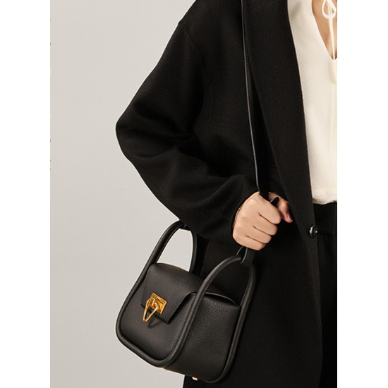 Commuting hand-held crossbody bag is a niche light luxury