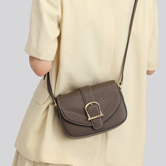 Cowhide versatile and niche one-shoulder crossbody bag