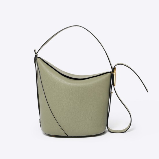 A one-shoulder crossbody bag in top cowhide leather - Memoo.com