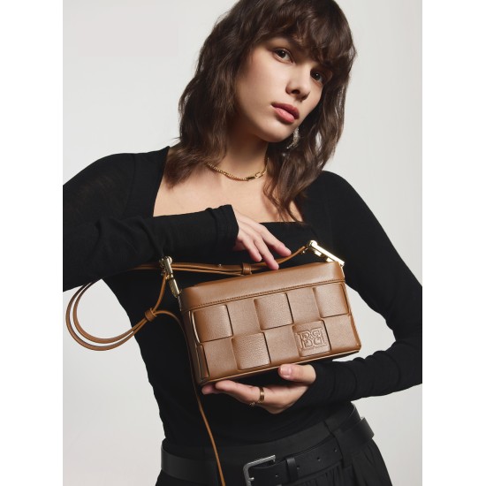 A one-shoulder crossbody bag is a niche woven small square bag - Memoo.com