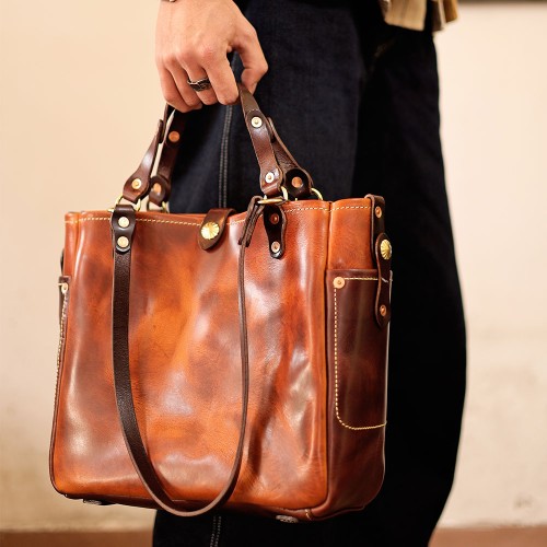 leather tote with zipper