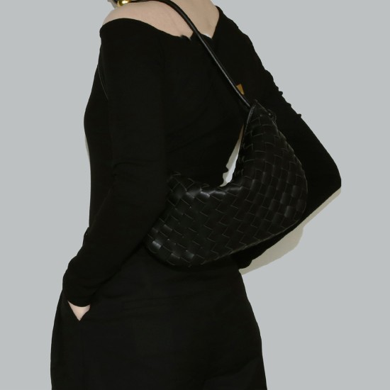 Handmade woven womens armpit dumplings with drawstring handbag - Memoo.com