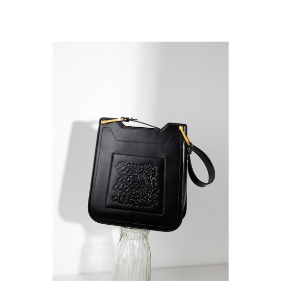 Cowhide commuter shoulder bag crossbody bag