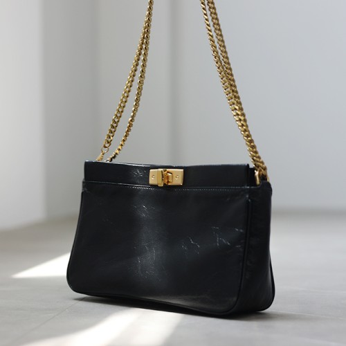 small black crossbody purse