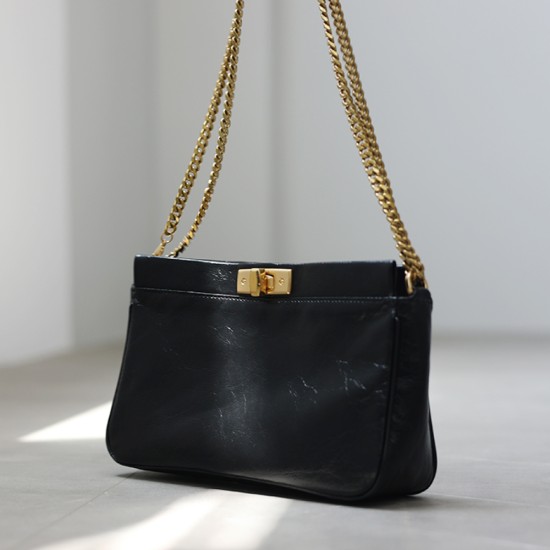 Womens commuter chain bag is worn crossbody over one shoulder - Memoo.com