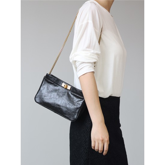 Womens commuter chain bag is worn crossbody over one shoulder - Memoo.com