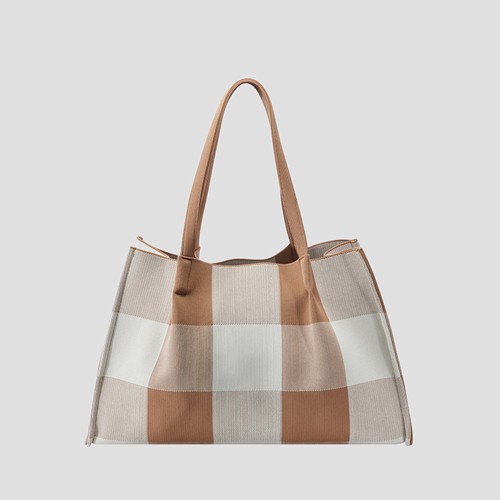 designer tote with zipper