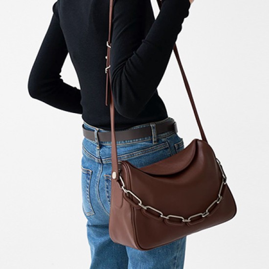 A high-quality niche design chain shoulder bag