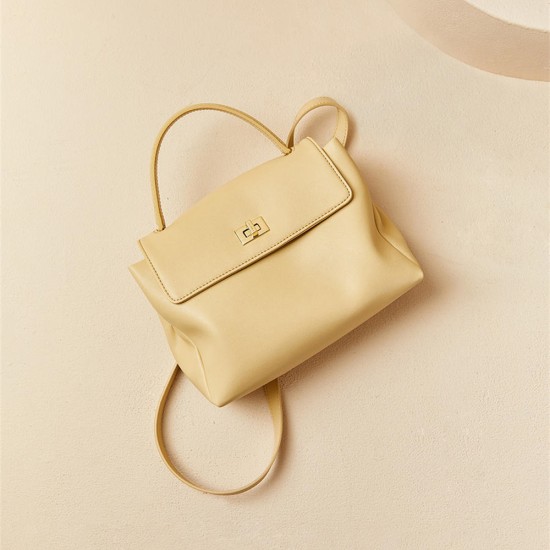 Classic kraft gold buckle tote bag