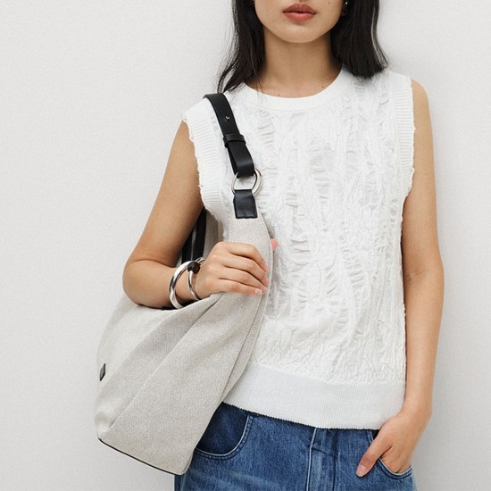 Minimally casual contrasting color underarm shoulder bag